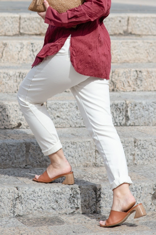 Letnie spodnie z jeansu z zakręconymi nogawkami EMILIE